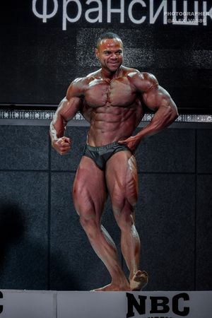 CLASSIC PHYSIQUE